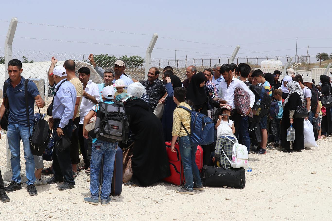 Suriyelilerin kayıtlı illere dönme süresi 30 Ekim'e uzatıldı